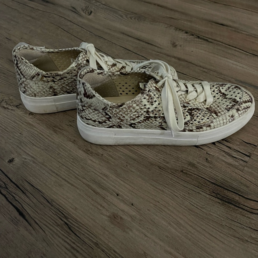 Ladies shoes size 8